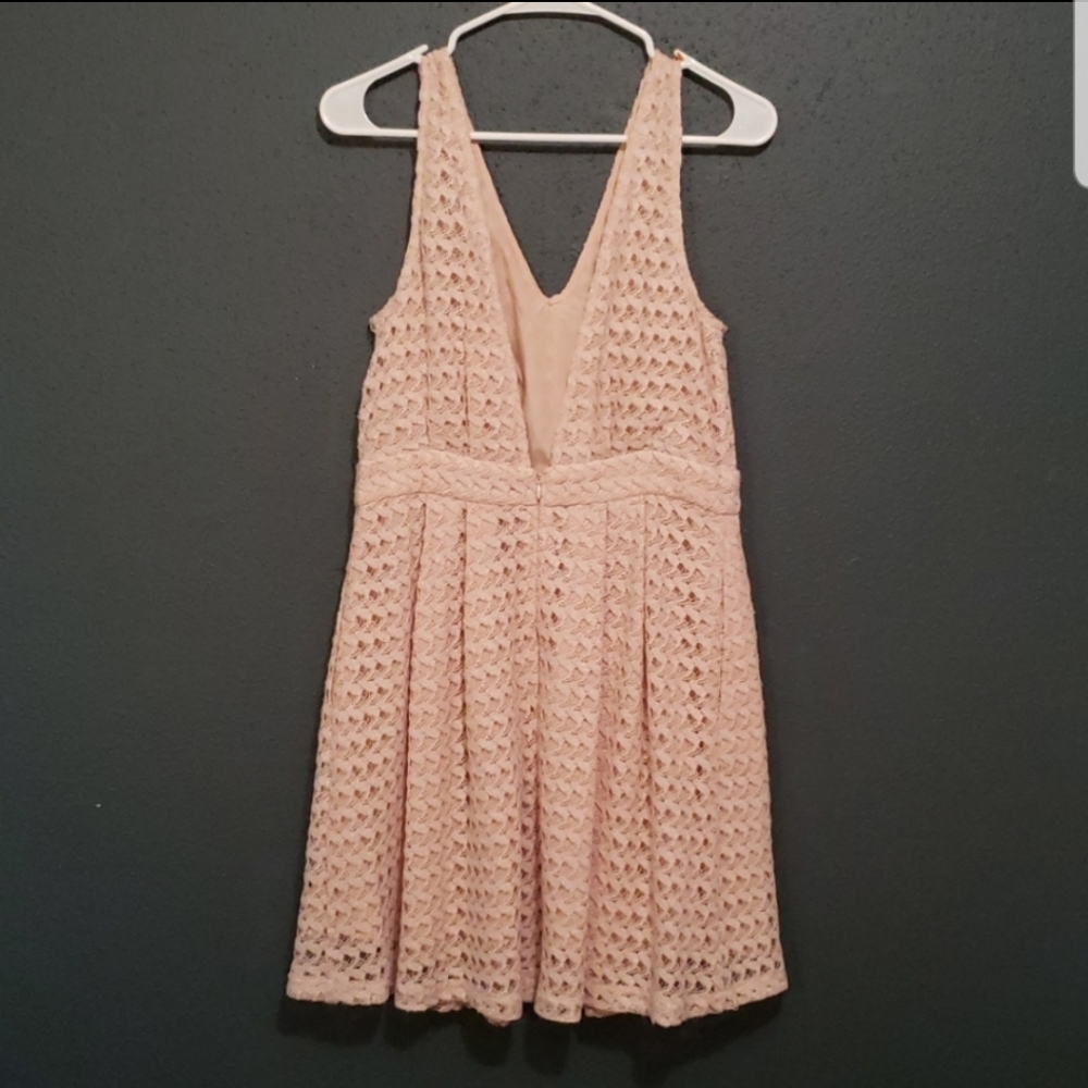 Sold BCBG Knee length - Picture 1 of 3